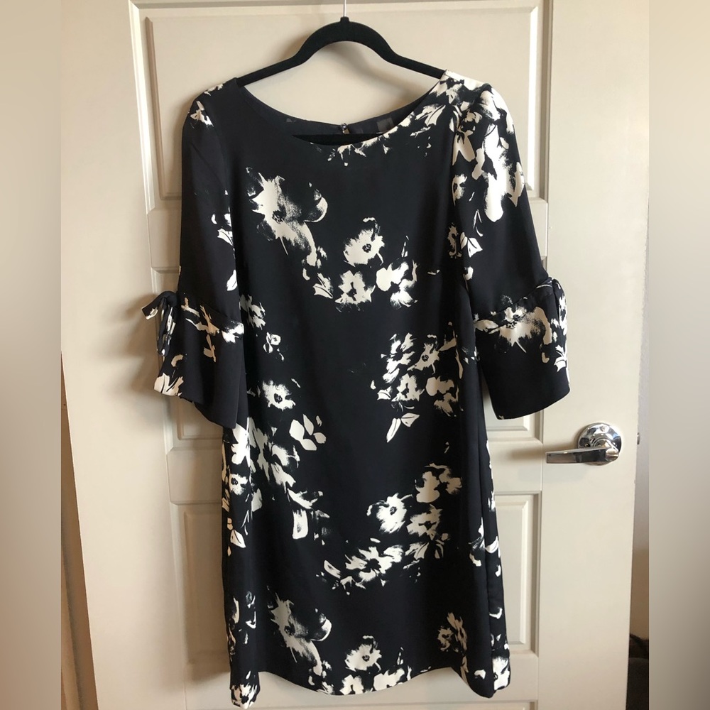 Women’s Workwear dress | boatneck & bow sleeves | black w/ white flower pattern